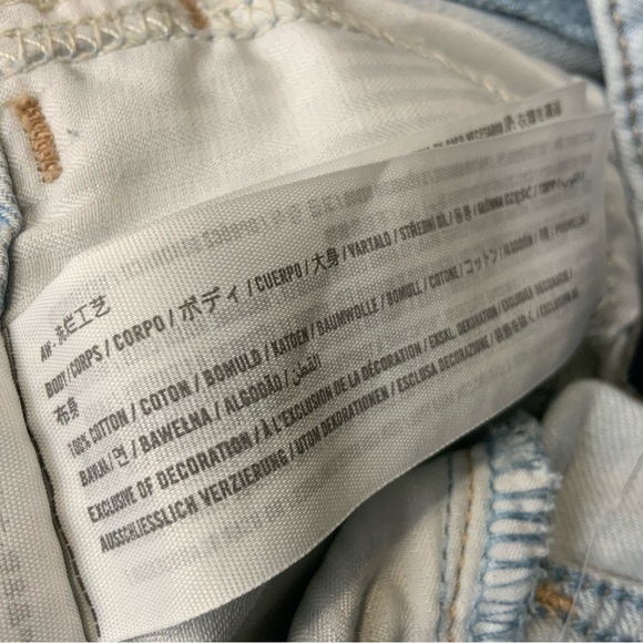 Hollister Ultra High-Rise Distressed Dad Jean Vintage Stretch. Size 7R. (NWT). - Picture 9 of 9